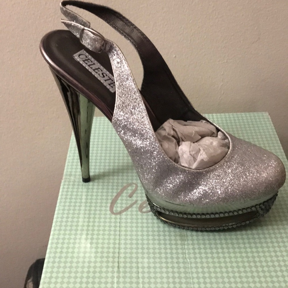 Never worn, slingback platform shoes. - Picture 3 of 3